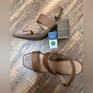 Universal Thread Brown Block Heel Sandals